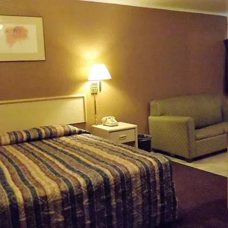 Travelodge By Wyndham Farmington-3