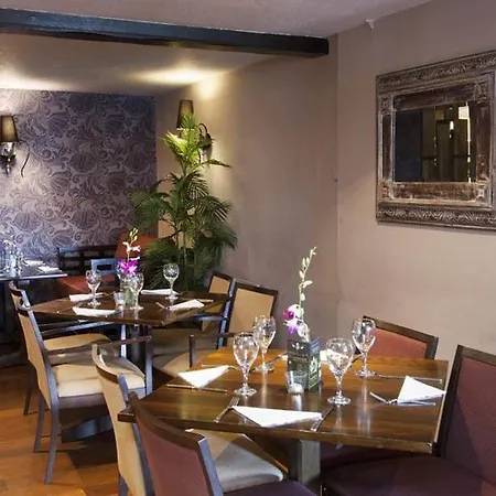 Premier Inn Leeds East-2