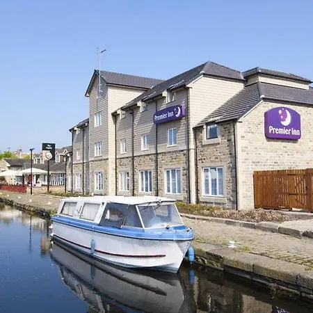 Premier Inn Huddersfield Central-2