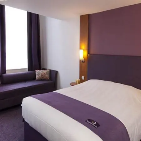 Premier Inn Nottingham South-3