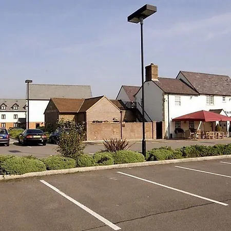 Premier Inn Gloucester-3