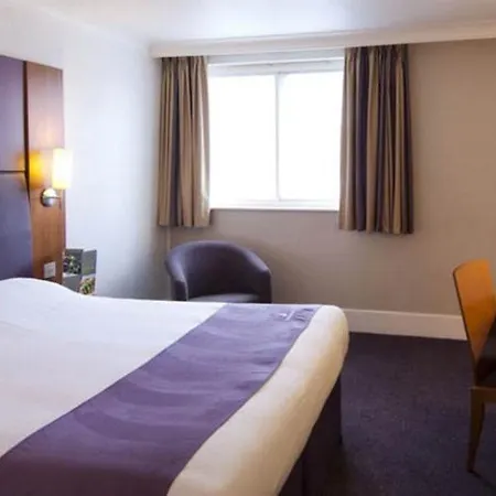 Premier Inn Taunton Central-3