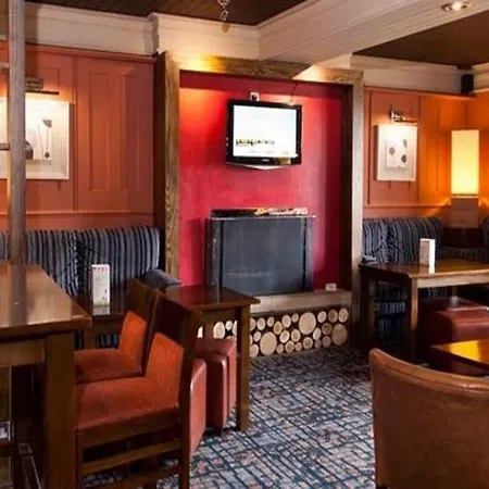 Premier Inn Bradford South-3