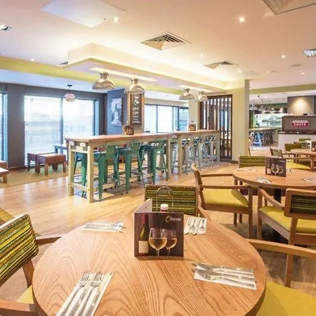 Premier Inn Northampton Town Centre-2