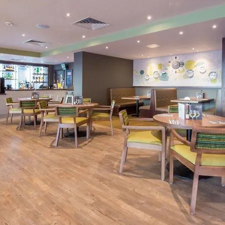 Premier Inn Northampton Town Centre-3