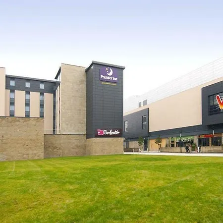 Premier Inn Halifax Town Centre-3