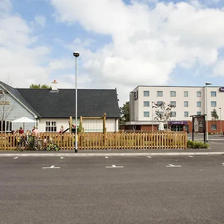 Premier Inn Gosport-3