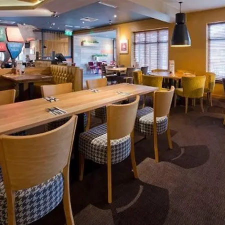 Premier Inn Hereford Holmer-2