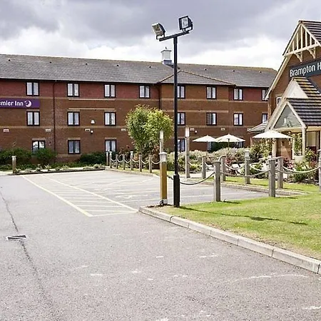 Premier Inn Huntingdon-3
