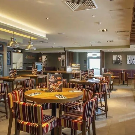 Premier Inn Witney-2