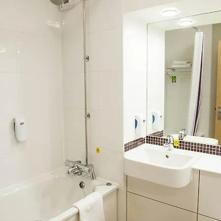 Premier Inn Hinckley-3