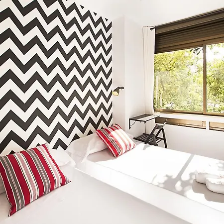 Gran Via Guesthouse-3