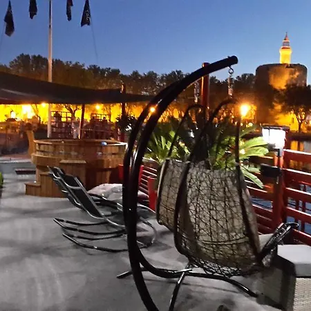 LA PENICHE - Bed And Bicycle - Aigues Mortes-3