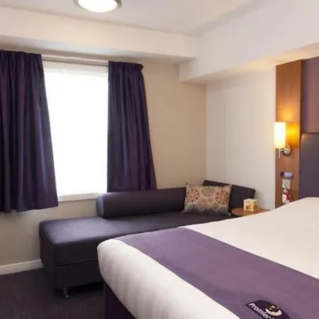 Premier Inn Sheffield Meadowhall-2