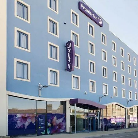 Premier Inn Dorchester-3