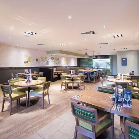 Premier Inn Basingstoke Town Centre-3