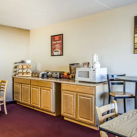Econo Lodge Northeast-2