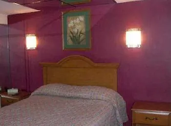 Relax Inn North Babylon-2