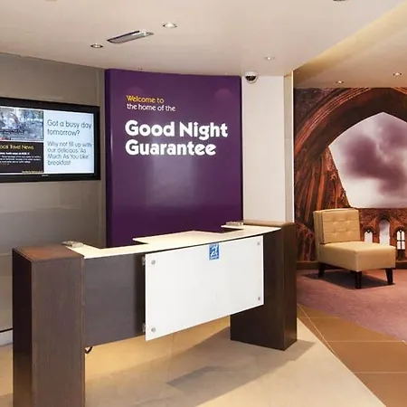 Premier Inn Glastonbury-3
