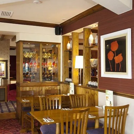 Premier Inn Newmarket-3