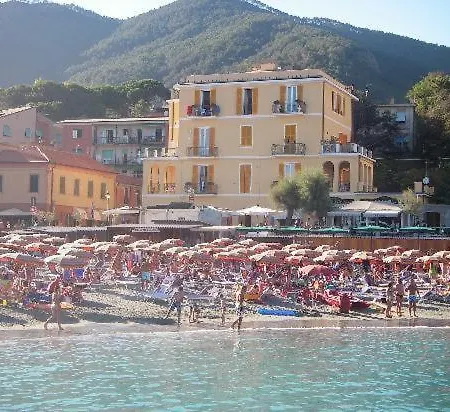 Hotel La Spiaggia-3