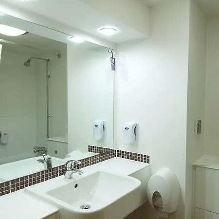 Premier Inn Luton-2