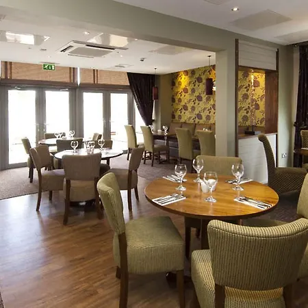 Premier Inn London Ealing-2