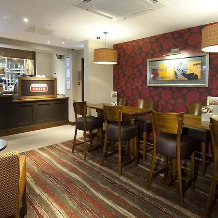 Premier Inn London Ealing-3