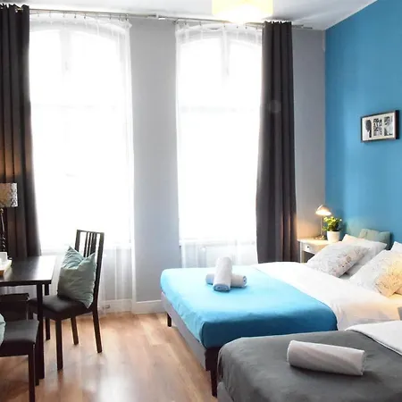 Blooms Inn - City Center Poznan By Friendly Apartments-3