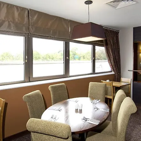 Premier Inn London Hanger Lane-2