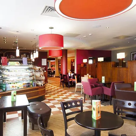 Premier Inn London Stansted Airport-3