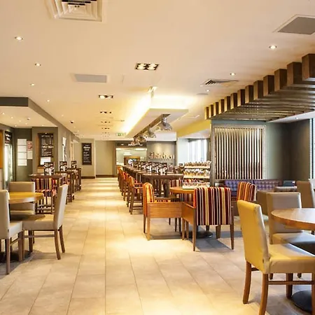 Premier Inn Woking Town Centre-2