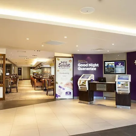 Premier Inn Woking Town Centre-3