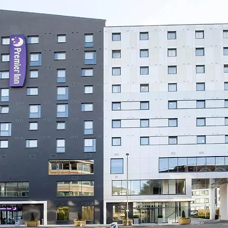 Premier Inn Woking Town Centre-3