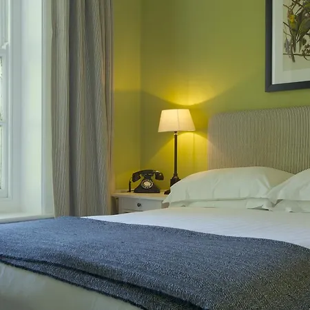 The Manor At Sway - Hotel, Restaurant And Gardens-3