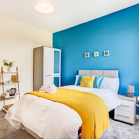 Townhouse @ 62 Samuel Street Crewe-3