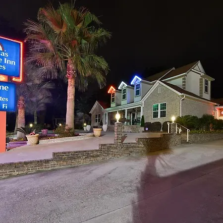 American Inn & Suites - Savannah / Garden City-2