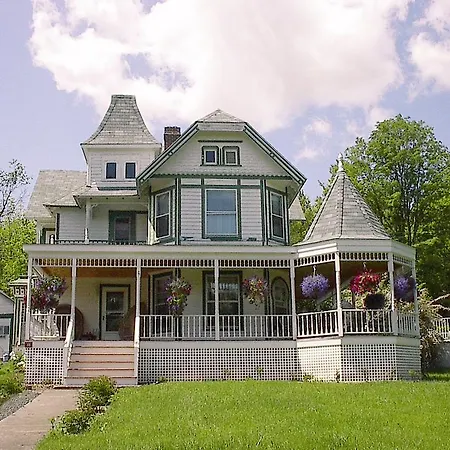 Antique Rose Inn Windham-2
