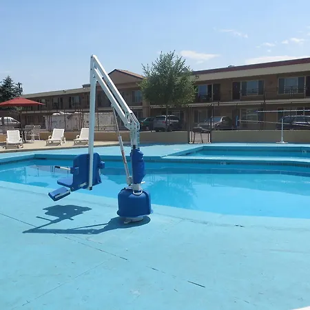 Travelstar Inn & Suites-3