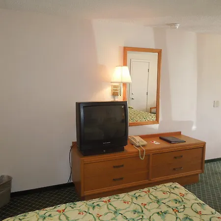 Knights Inn Elyria-2