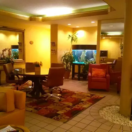 Valustay Inn & Suites Pueblo-3