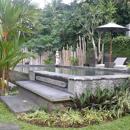 Suka'S House Bed & Breakfast-3