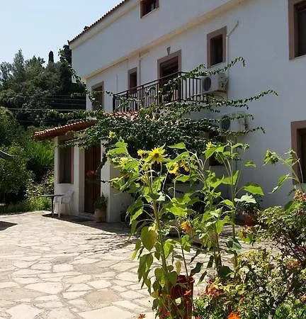 Alekos Rooms And Apartments-2