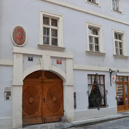 U Cervene Zidle - Red Chair Hotel-3