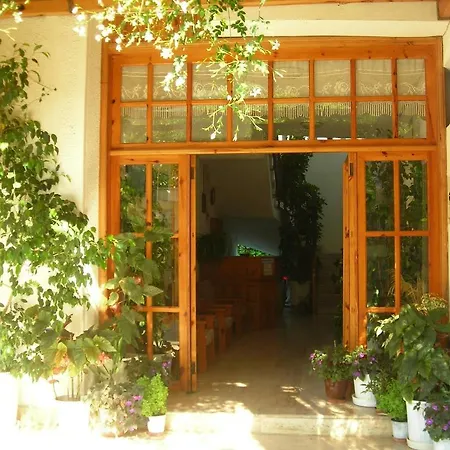 Rose Pension-3