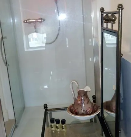 Chesterfields Guest House-3