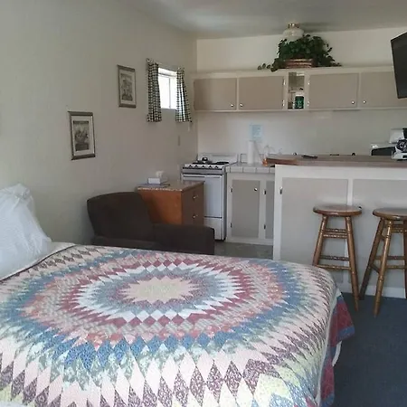 Bishop Village Motel-3