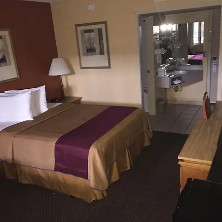 Americas Best Value Inn-Ellsworth-2