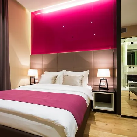 Maccani Luxury Suites-2