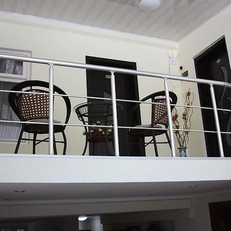 Paradise Hotel-2